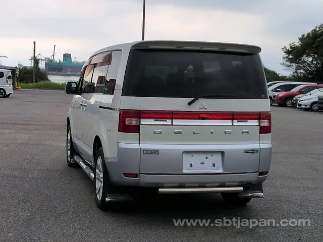 Mitsubishi Delica 2008 photo 3