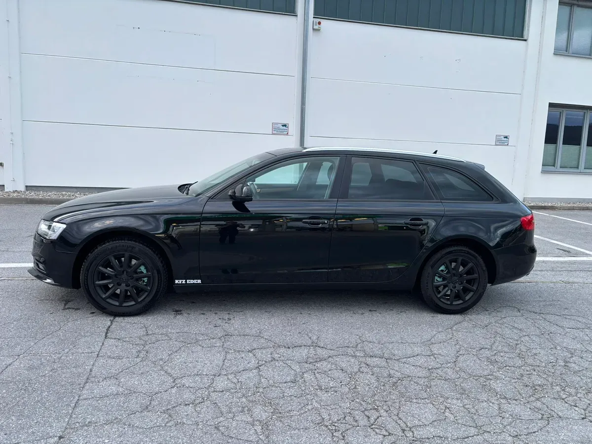 Audi A4 2013 photo 2