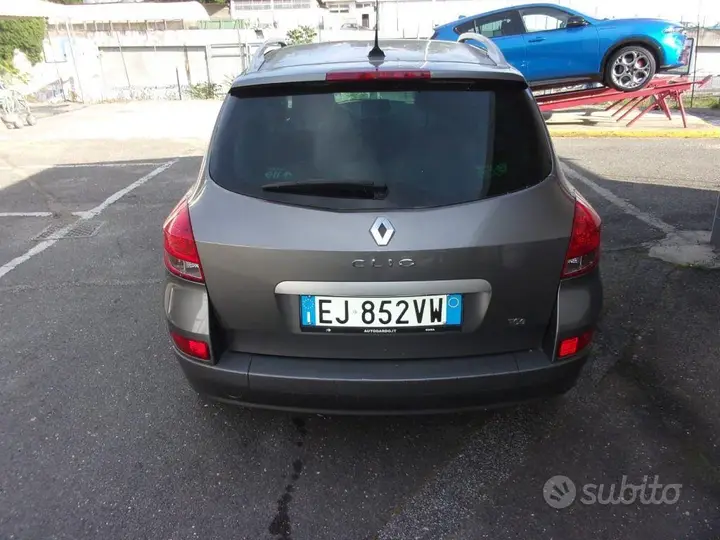 Renault Clio 2011 photo 2