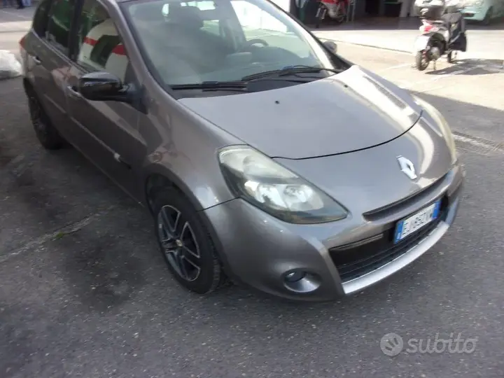 Renault Clio 2011 photo 5