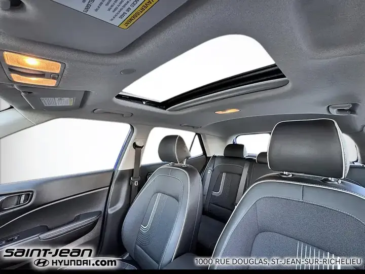 Hyundai Venue 2023 photo 2