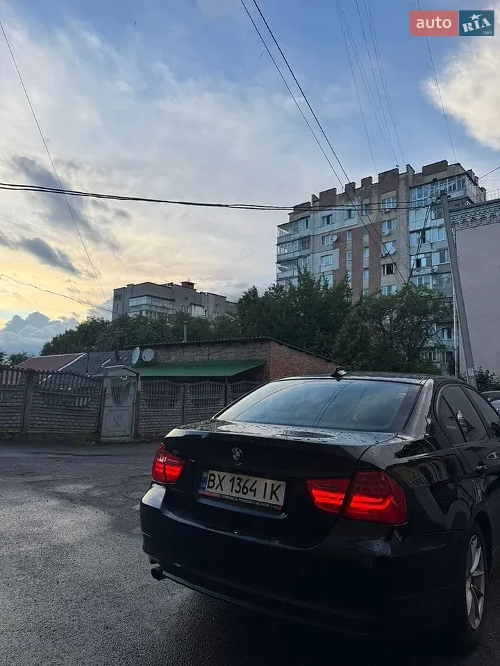 BMW 3 Series 2010 photo 2