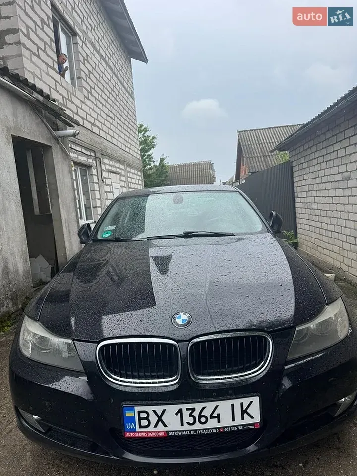 BMW 3 Series 2010 photo 3