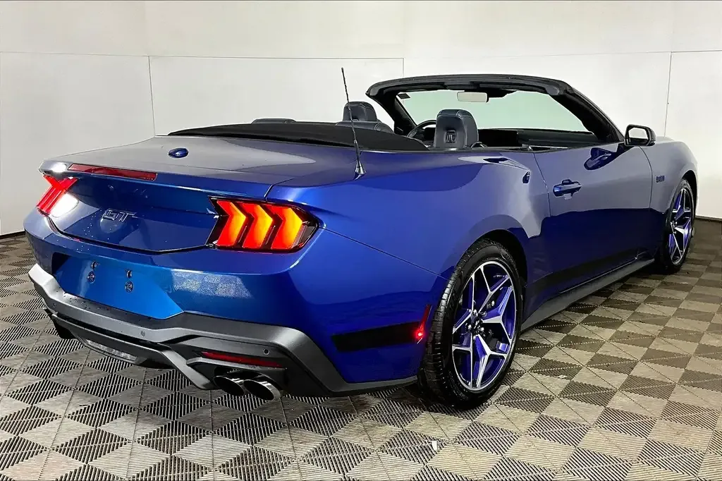 Ford Mustang 2024 photo 2