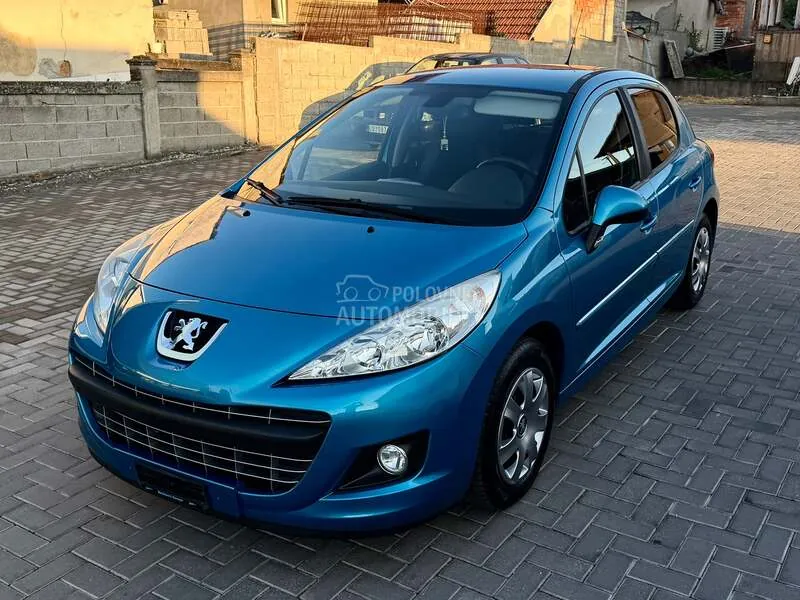 Peugeot 207 2011 photo 3