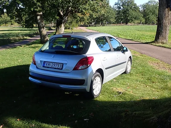 Peugeot 207 2011 photo 4