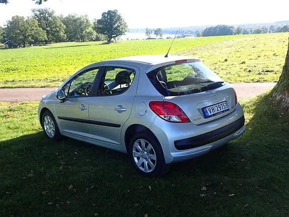 Peugeot 207 2011 photo 3