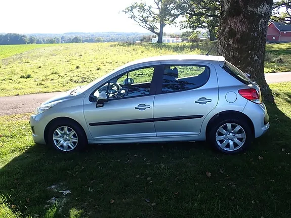 Peugeot 207 2011 photo 5
