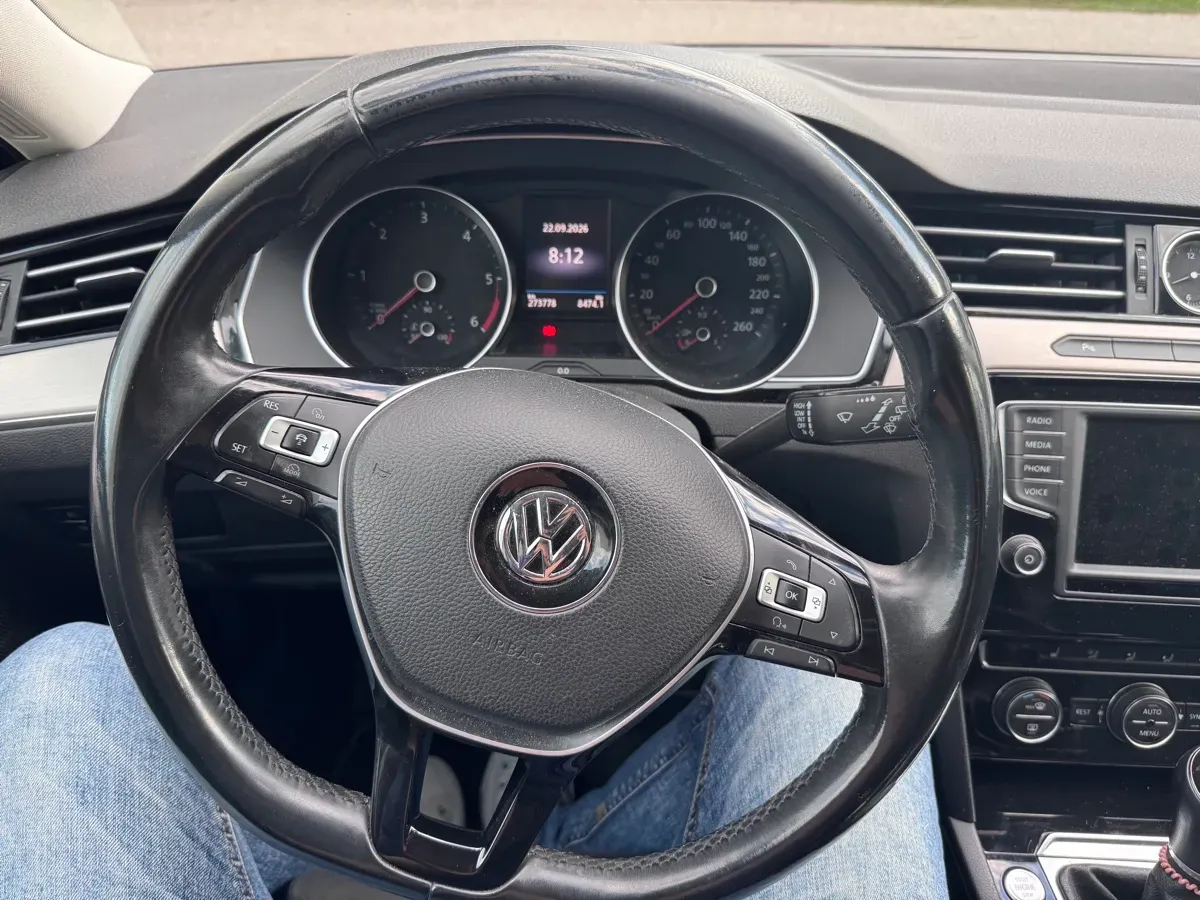 Volkswagen Passat 2016 photo 2