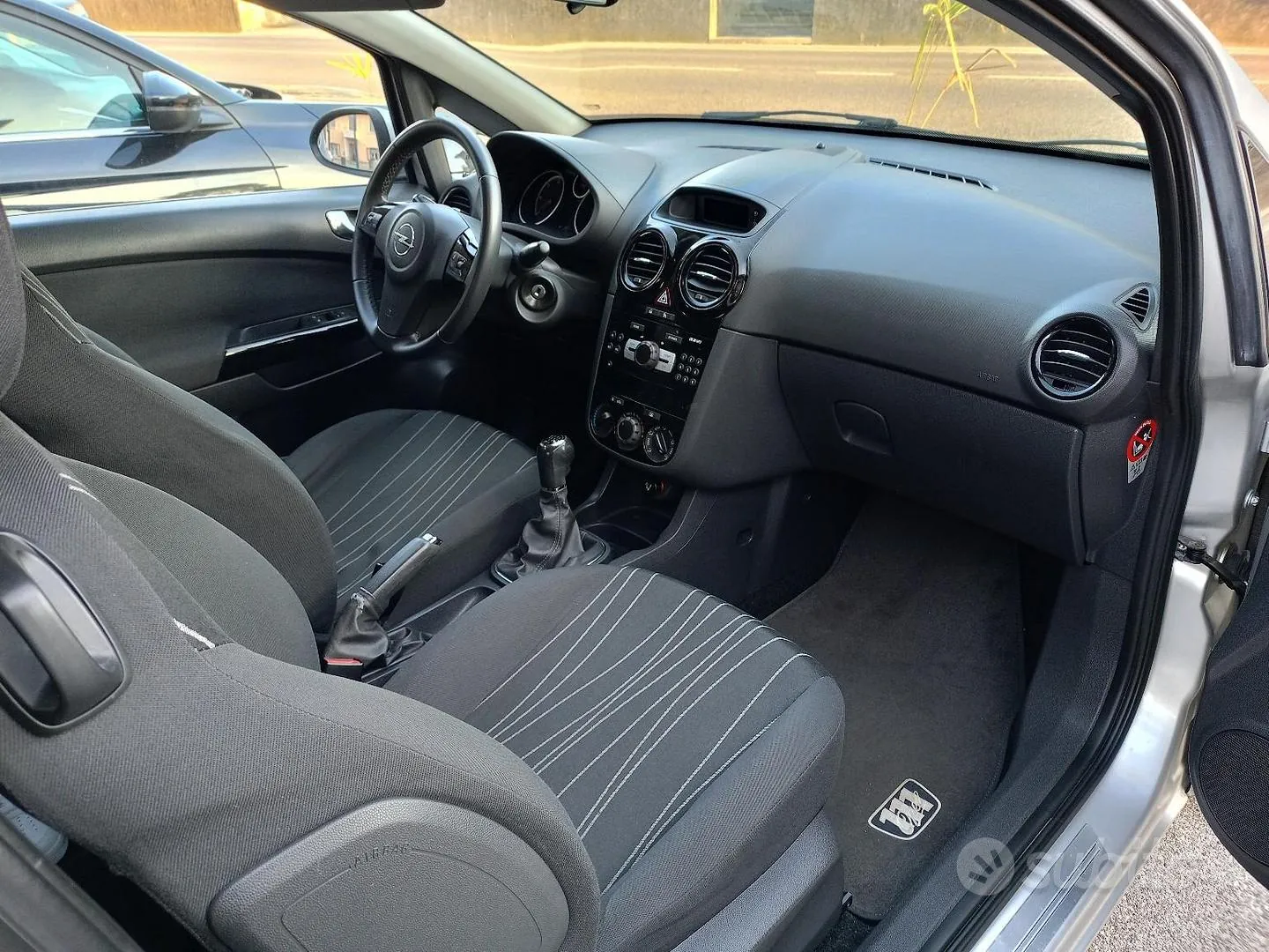 Opel Corsa 2010 photo 4