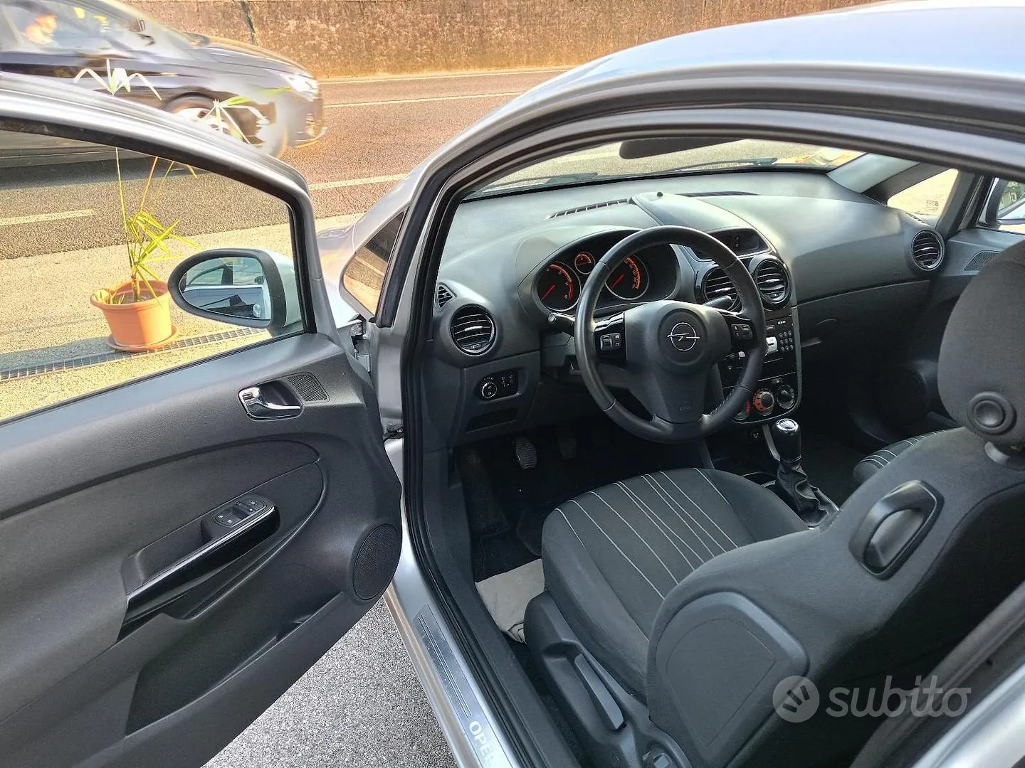 Opel Corsa 2010 photo 3