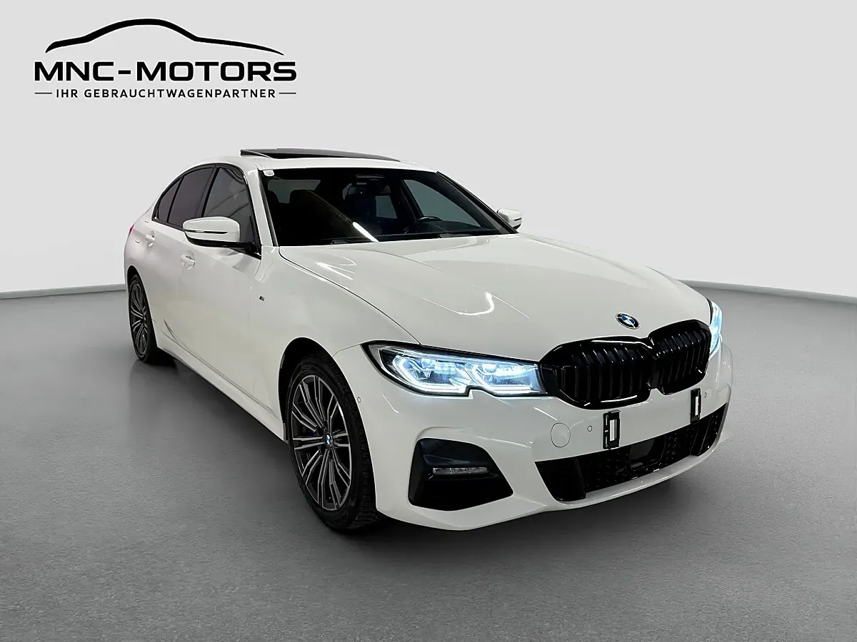 BMW 3 Series 2019 photo 3