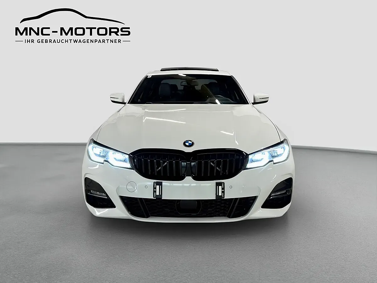 BMW 3 Series 2019 photo 2