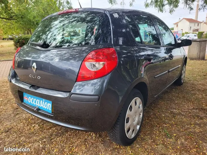 Renault Clio 2007 photo 2