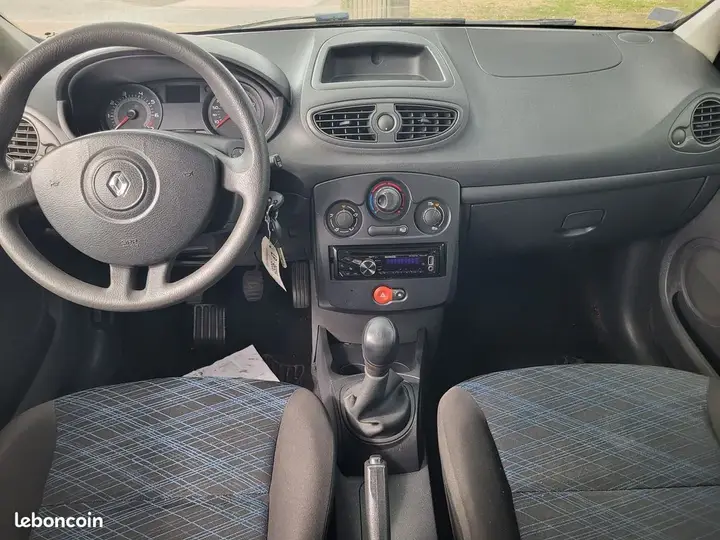 Renault Clio 2007 photo 3