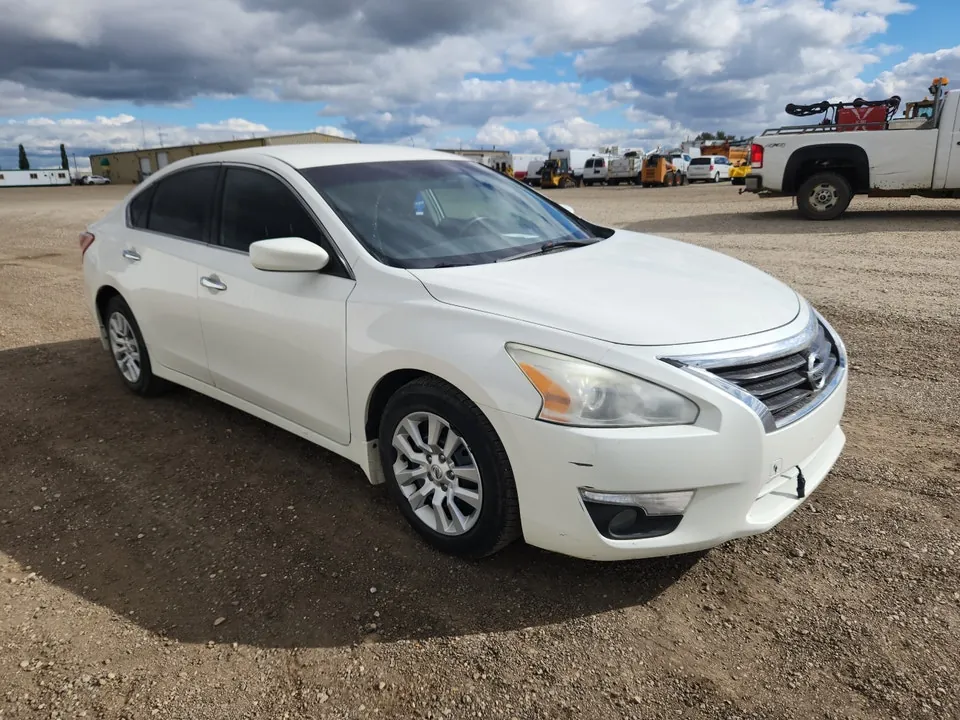 Nissan Altima 2013 photo 2