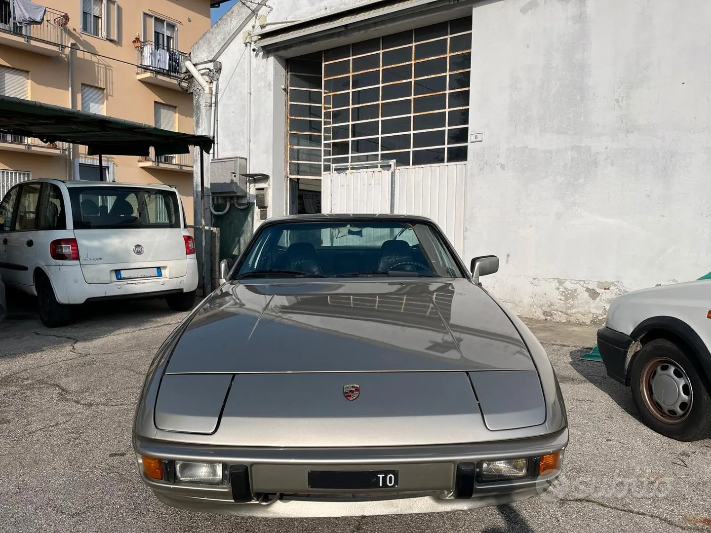 Porsche 924 1984 photo 2