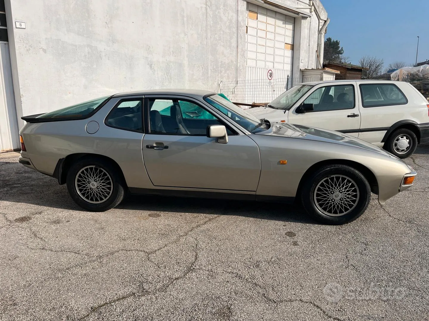 Porsche 924 1984 photo 4