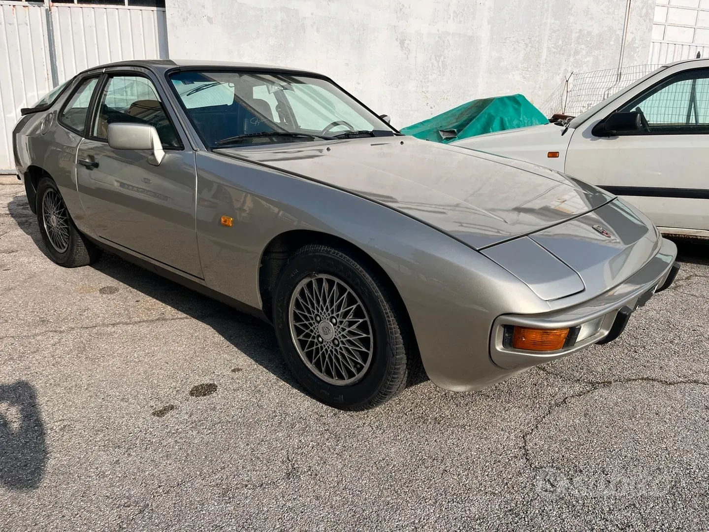 Porsche 924 1984 photo 3