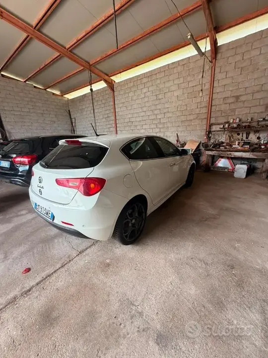 Alfa Romeo Giulietta 2012 photo 2