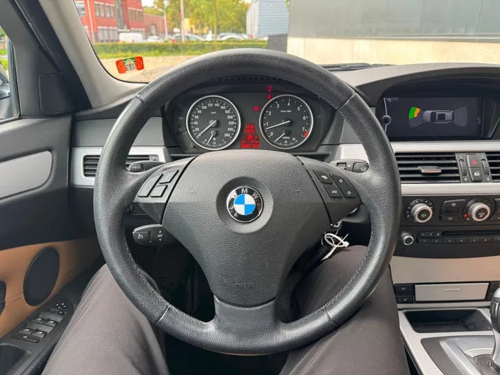 BMW 5 Series 2010 photo 3
