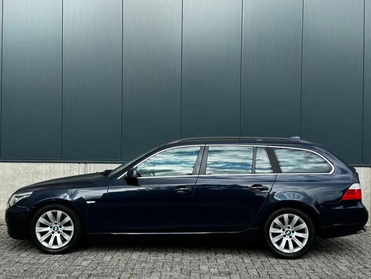 BMW 5 Series 2010 photo 2