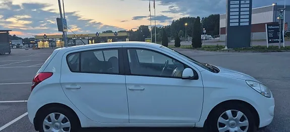Hyundai I20 2011 photo 2