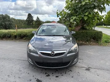 Opel Astra 2010 photo 2