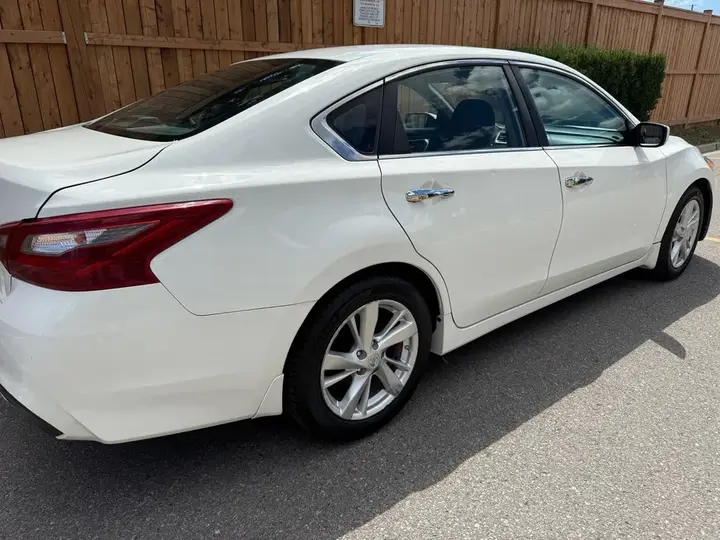 Nissan Altima 2018 photo 2
