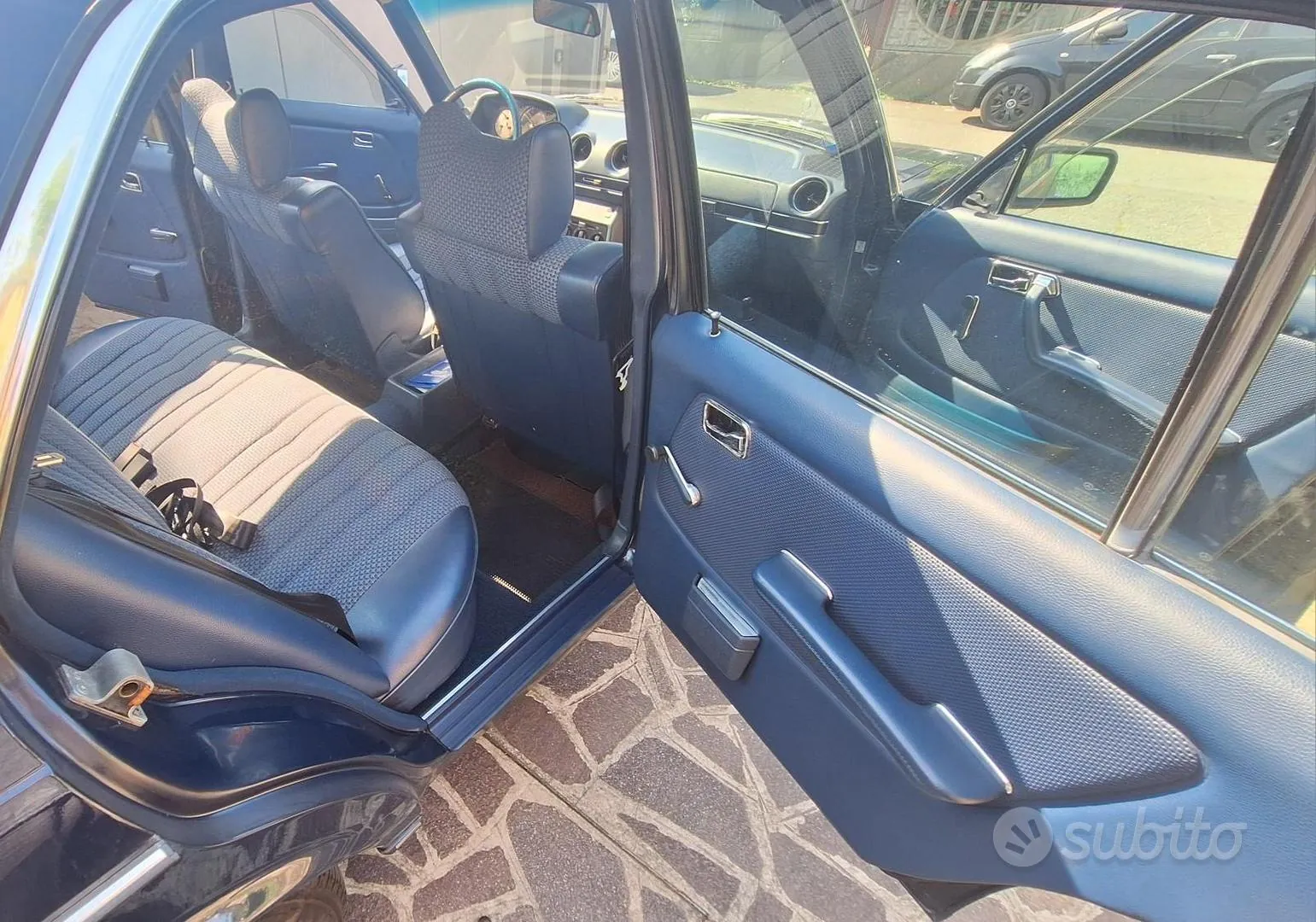Mercedes-Benz 200 D 1970 photo 5