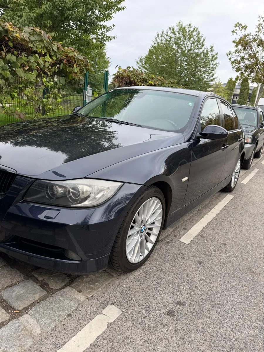 BMW 3 Series 2005 photo 2