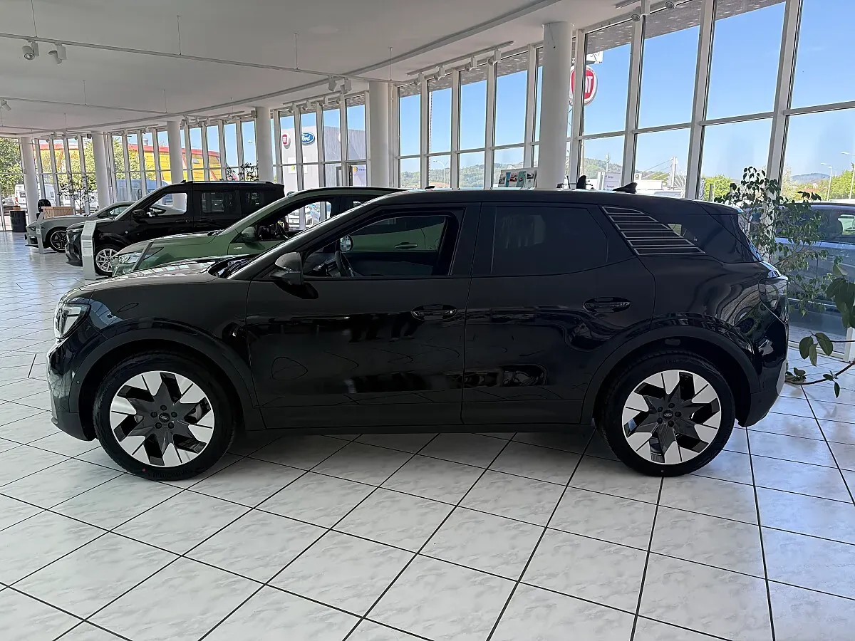 Ford Explorer photo 3