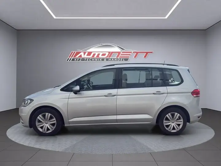 Volkswagen Touran 2019 photo 2