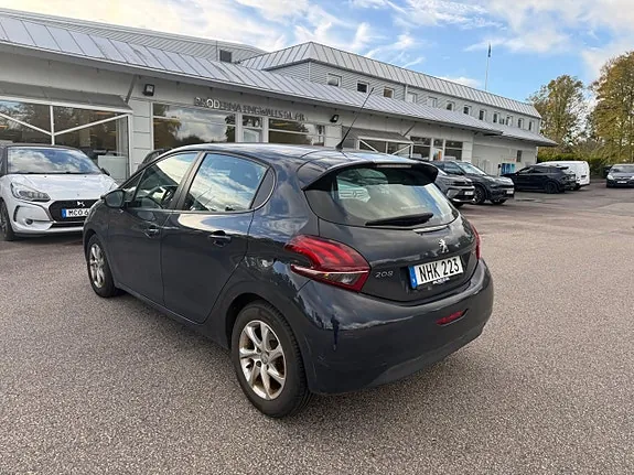 Peugeot 208 2016 photo 3