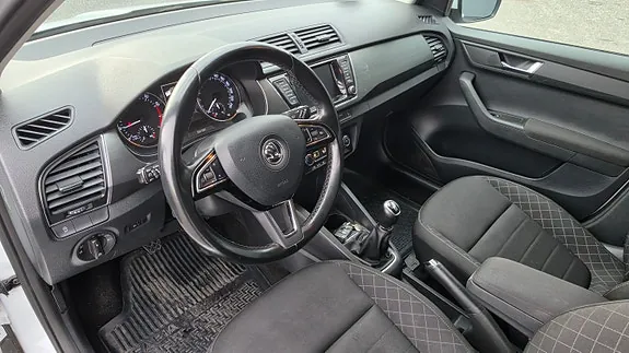 Skoda Fabia 2015 photo 5