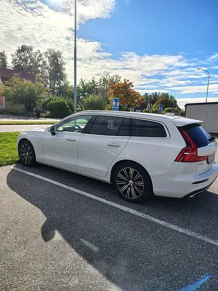 Volvo V60 2021 photo 2