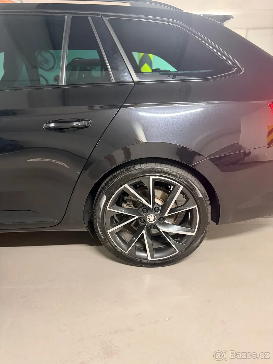 Skoda Superb Combi 2021 photo 4