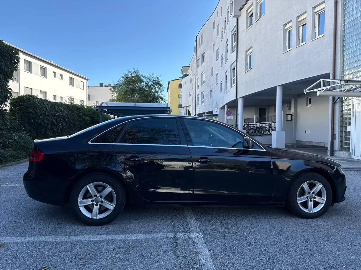 Audi A4 2009 photo 2