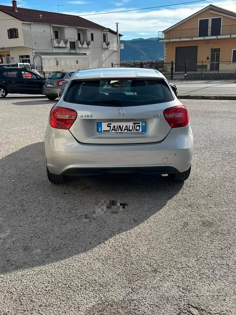 Mercedes-Benz A 180 2015 photo 3