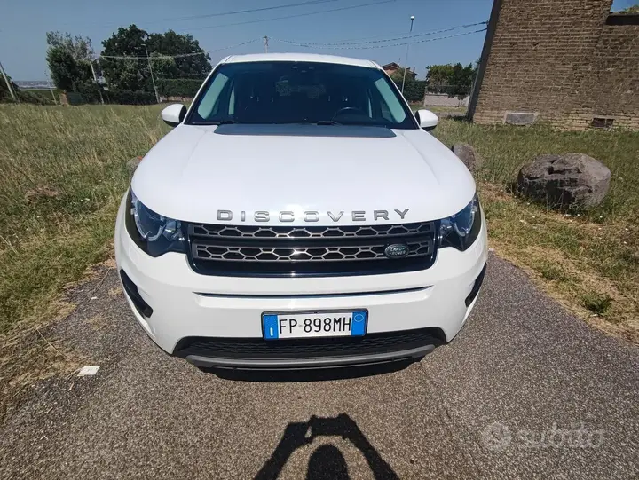 Land Rover Discovery Sport 2018 photo 2