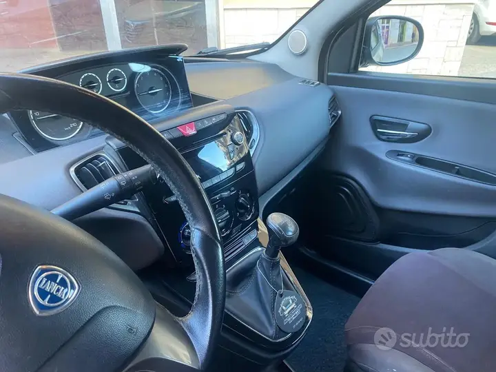 Lancia Ypsilon 2011 photo 4