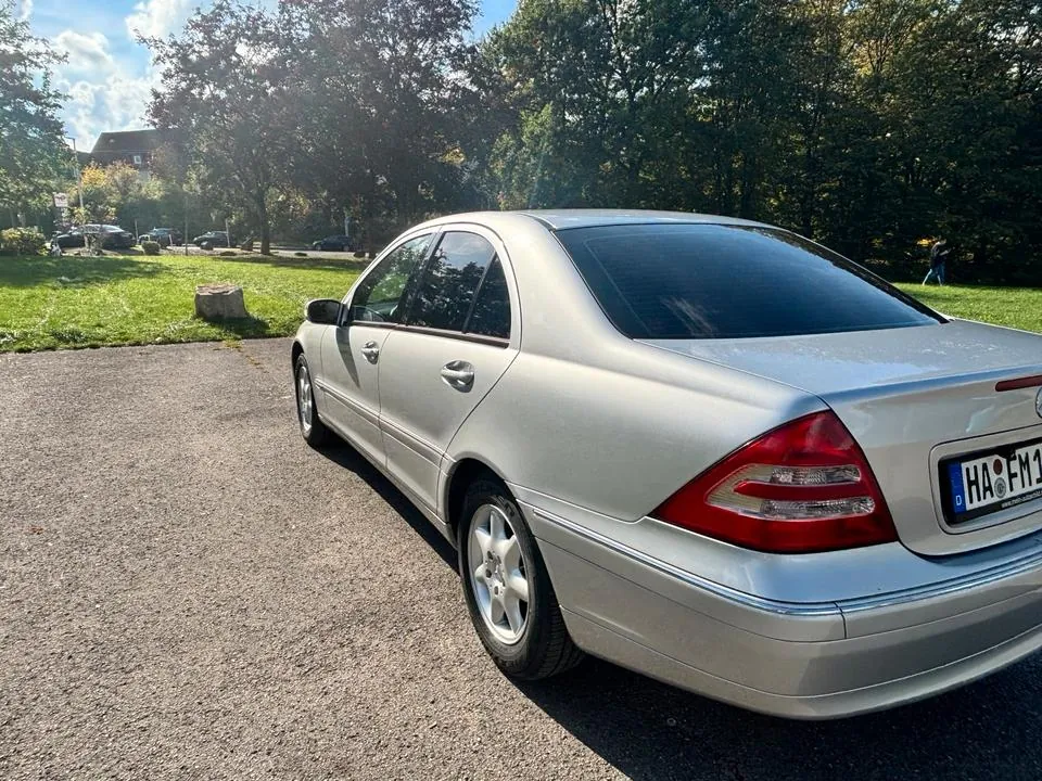 Mercedes-Benz C180