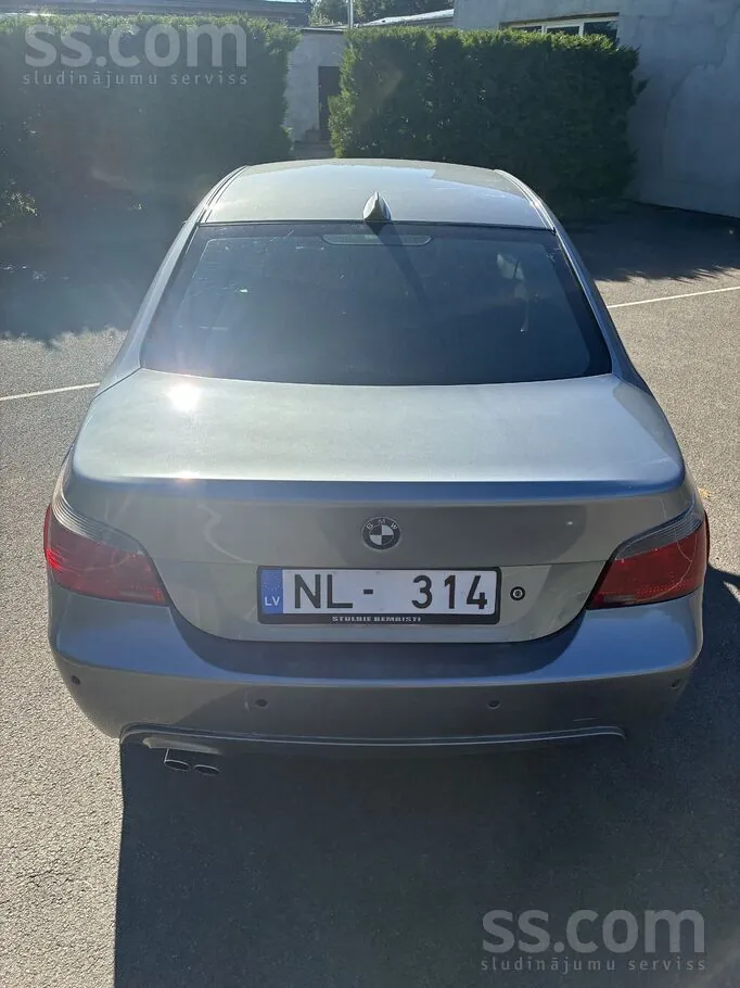 BMW E60 2004 photo 4