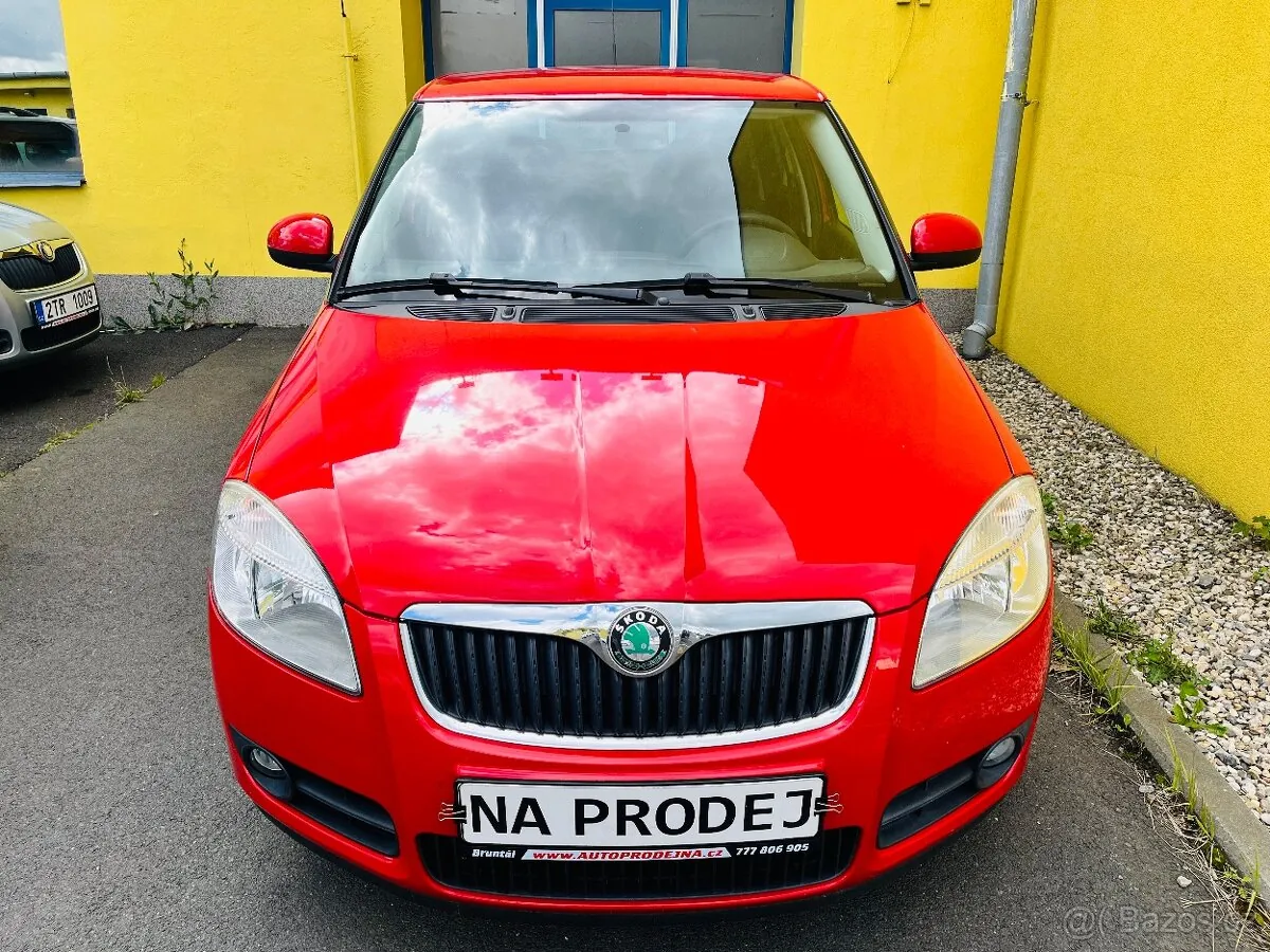 Skoda Fabia 2010 photo 2