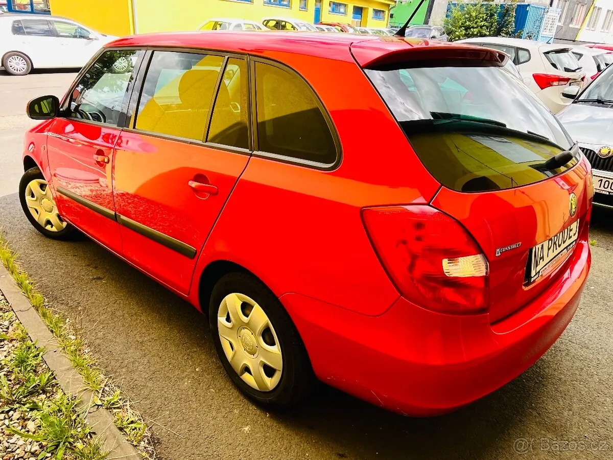 Skoda Fabia 2010 photo 4