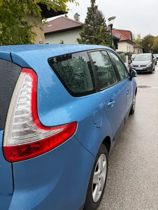 Renault Scenic 2012 photo 2