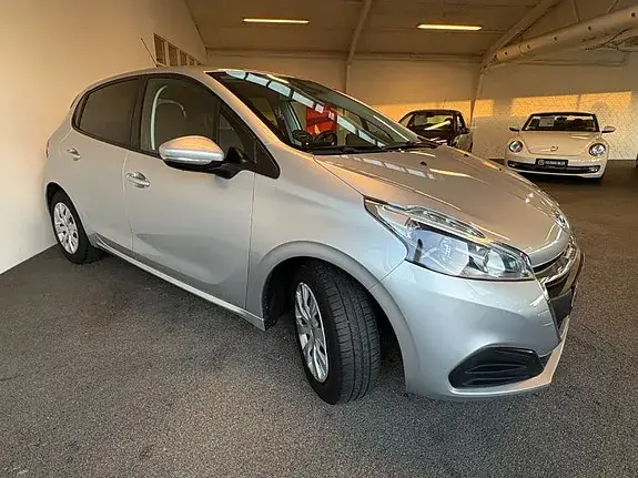 Peugeot 208 2017 photo 3