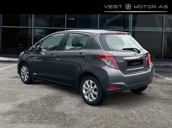 Toyota Yaris 2013 photo 5