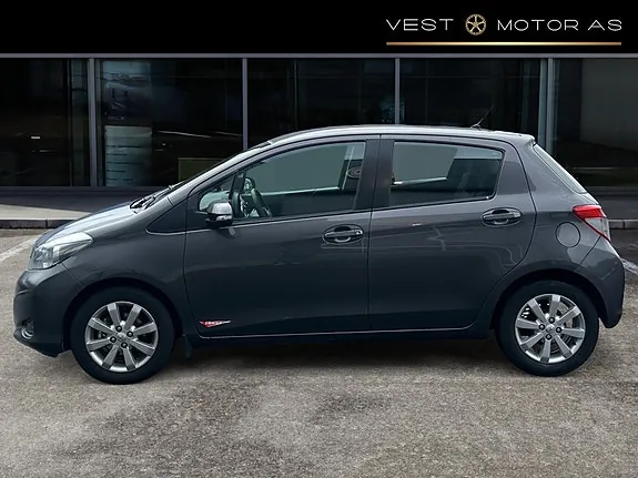 Toyota Yaris 2013 photo 4