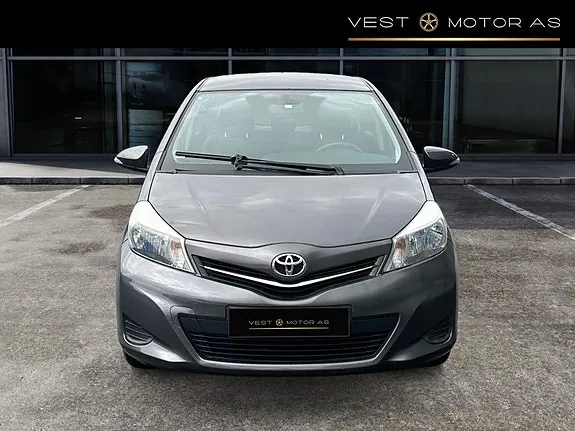 Toyota Yaris 2013 photo 2
